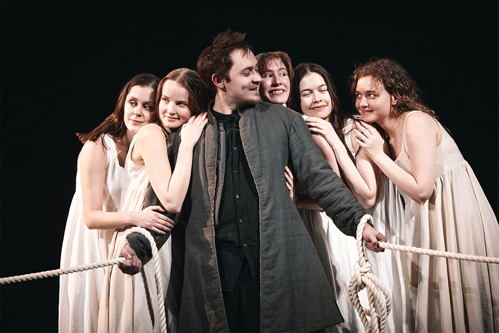 Назар Сафонов сыграл романтического разбойника Емельяна Пугачева.