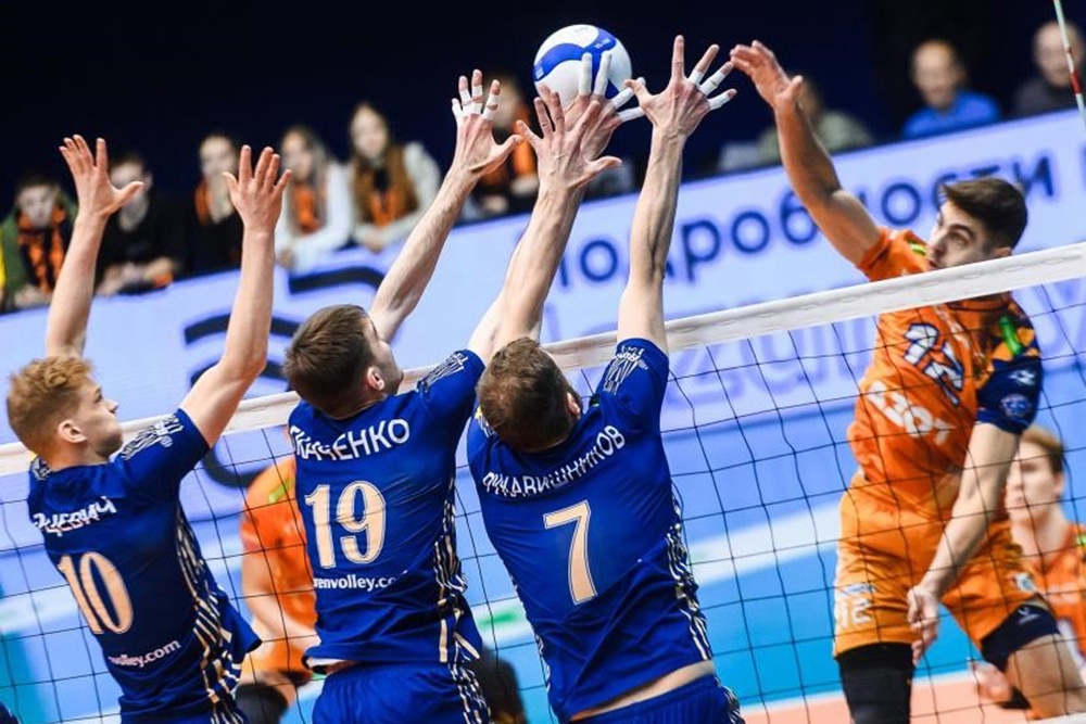 Команда из Оренбурга (игроки на блоке) сейчас очень близка к лучшему в своей истории турнирному результату.