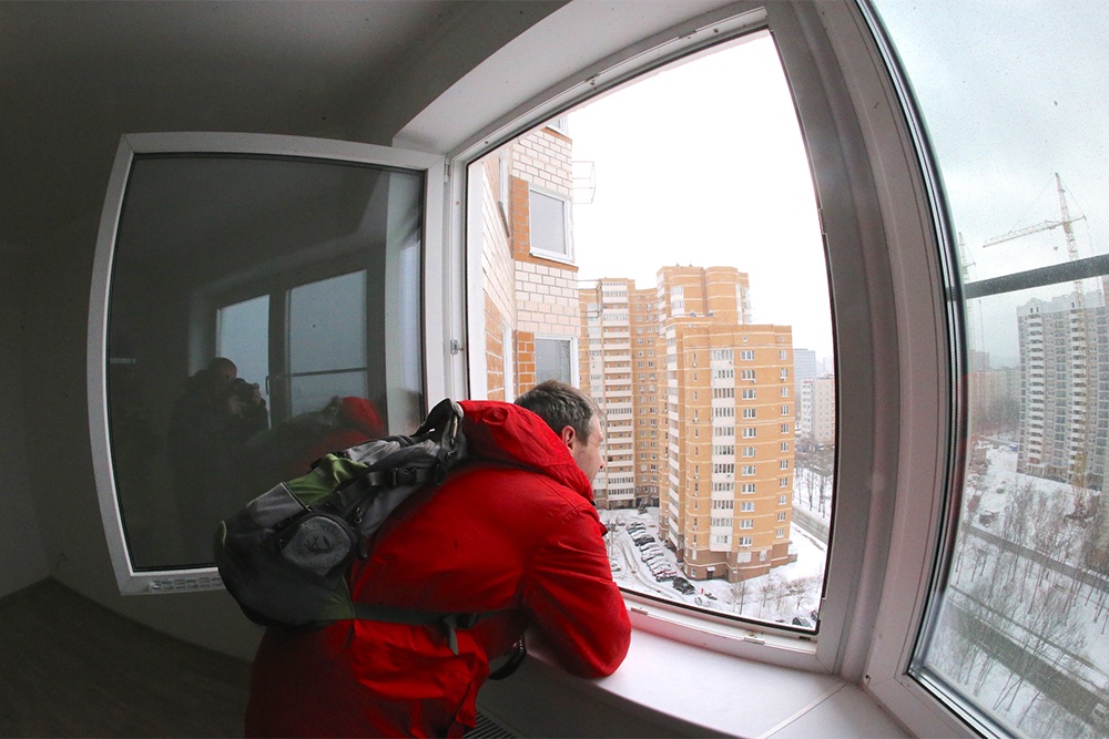 Зачастую чтобы купить новую квартиру в Москве, нужно сначала продать старую.