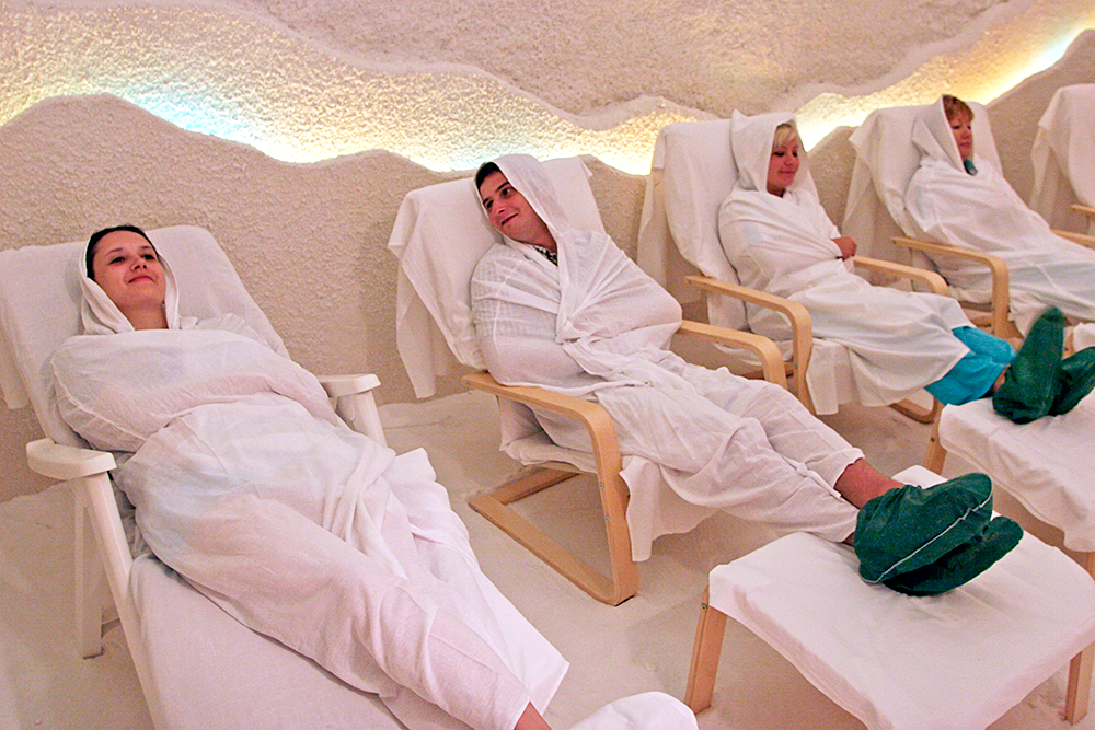 Зумеры любят санатории уже и за то, что в них можно много гулять и просто выспаться.