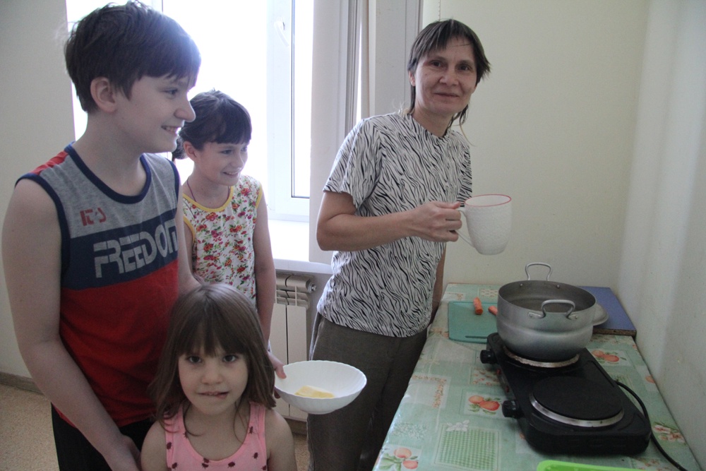 Мироновичи получили временную прописку в общежитии в поселке Винзили. Мироновичи получили временную прописку в общежитии в поселке Винзили.