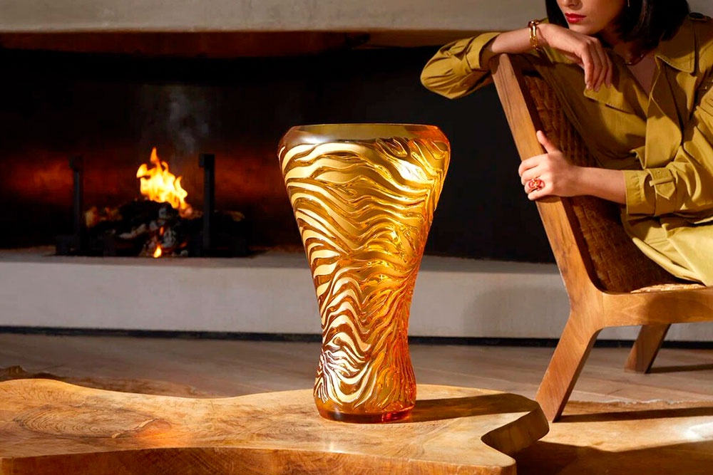 Ваза Tigre от бренда Lalique, одного из самых известных производителей декоративных предметов из хрусталя / ЦУМ.