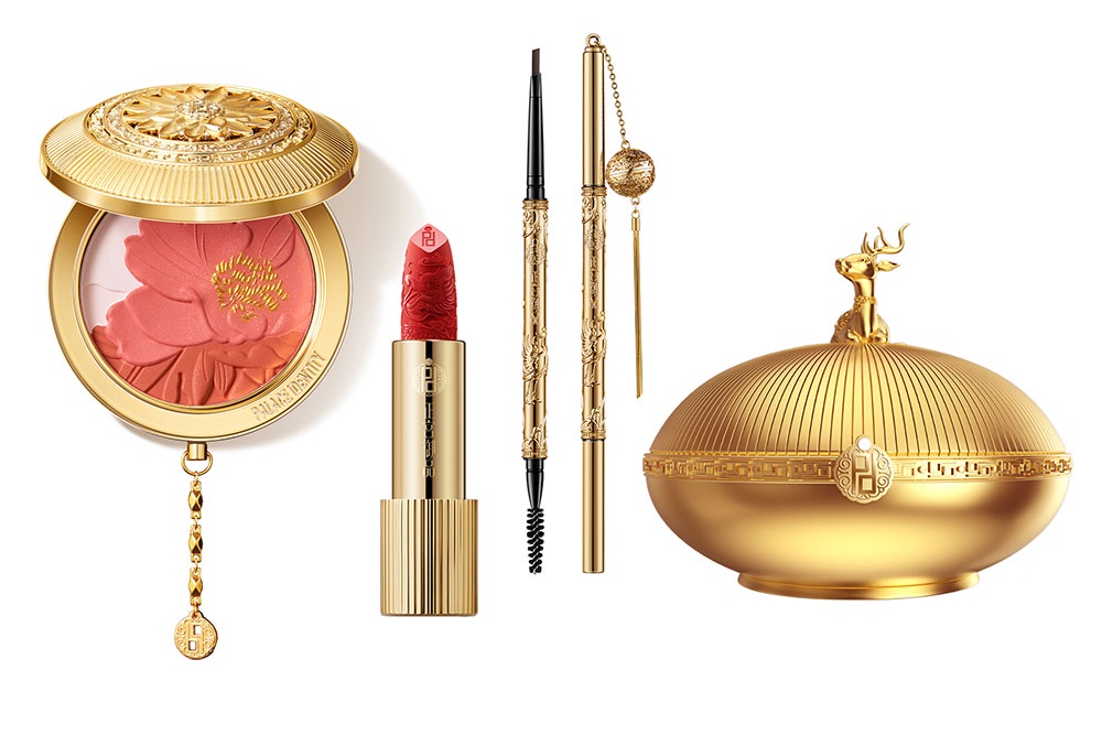 Создатели бренда вдохновлялись "золотым веком империи Тан": фигурка оленя на золотистой пудренице - символ божественной власти.