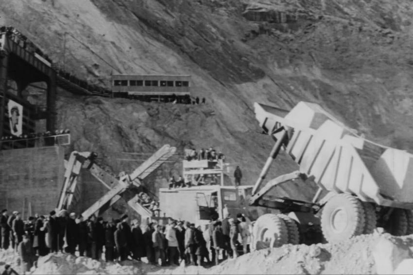 "Токтогулка" навсегда изменила и привычное русло Нарына, и жизнь населения региона.