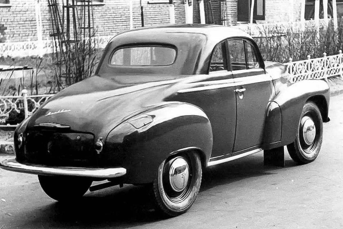 В конце 1940-х годов в цехах МЗМА создали несколько преемников "Москвича-400". В серию не пошел ни один из этих концептов.