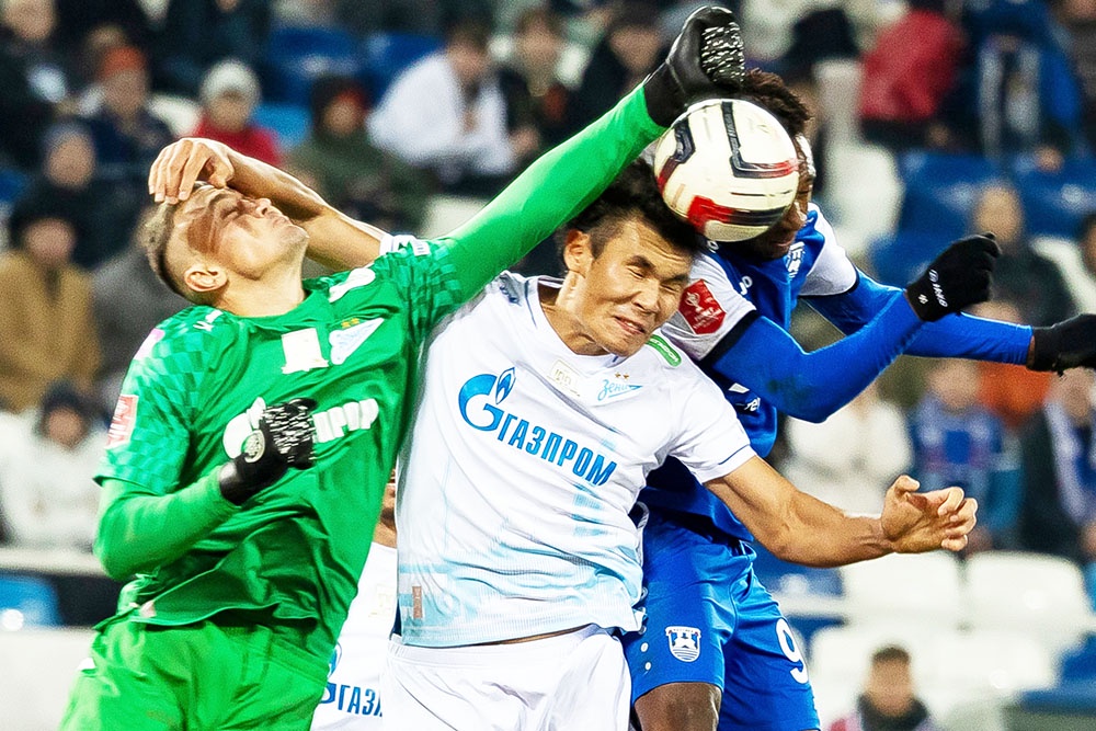 Футболисты "Зенита" и "Балтики" бились в матче на вылет: дальше прошла петербуржская команда. Футболисты "Зенита" и "Балтики" бились в матче на вылет: дальше прошла петербуржская команда.