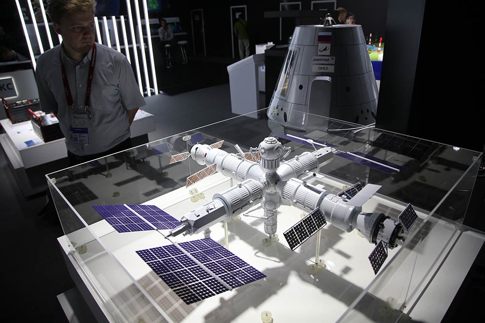 По союзной космической программе "Комплекс-СГ" приступили к испытаниям образцов.