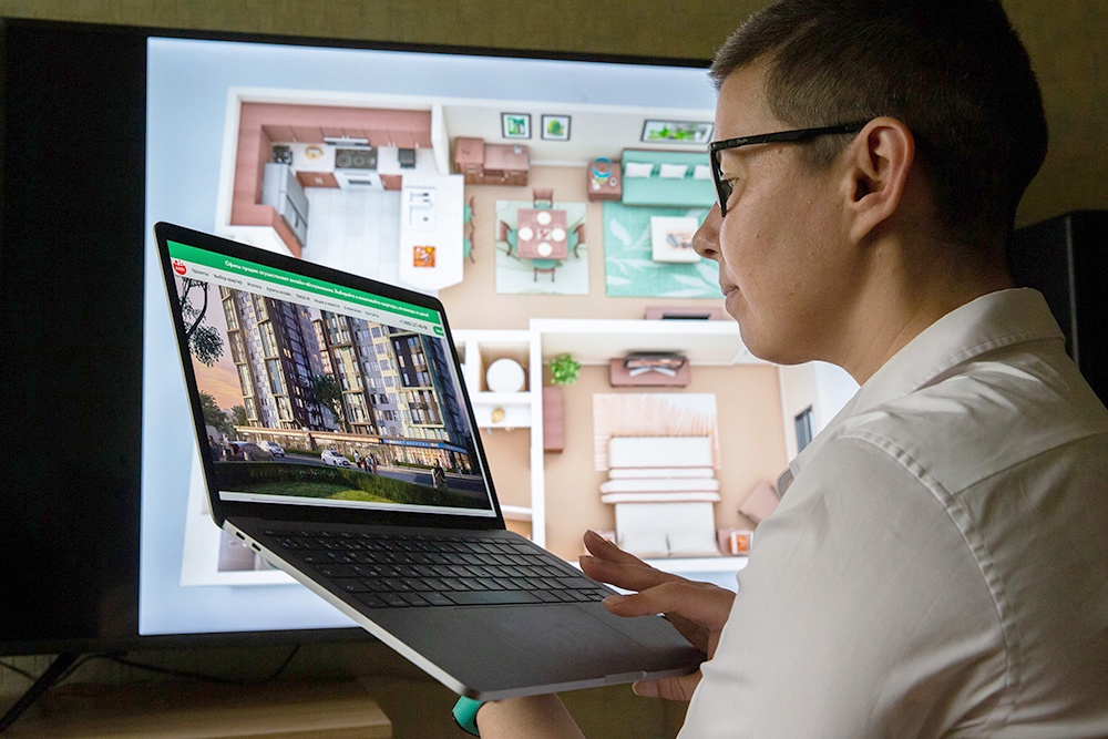 Каждая фотография в Сети - собственность автора. И без его разрешения использовать ее нельзя.