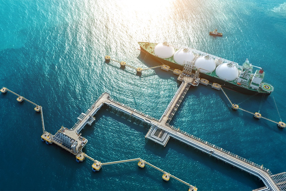 В Персидском заливе оказались заперты суда-газовозы, количество которых в мире ограничено.