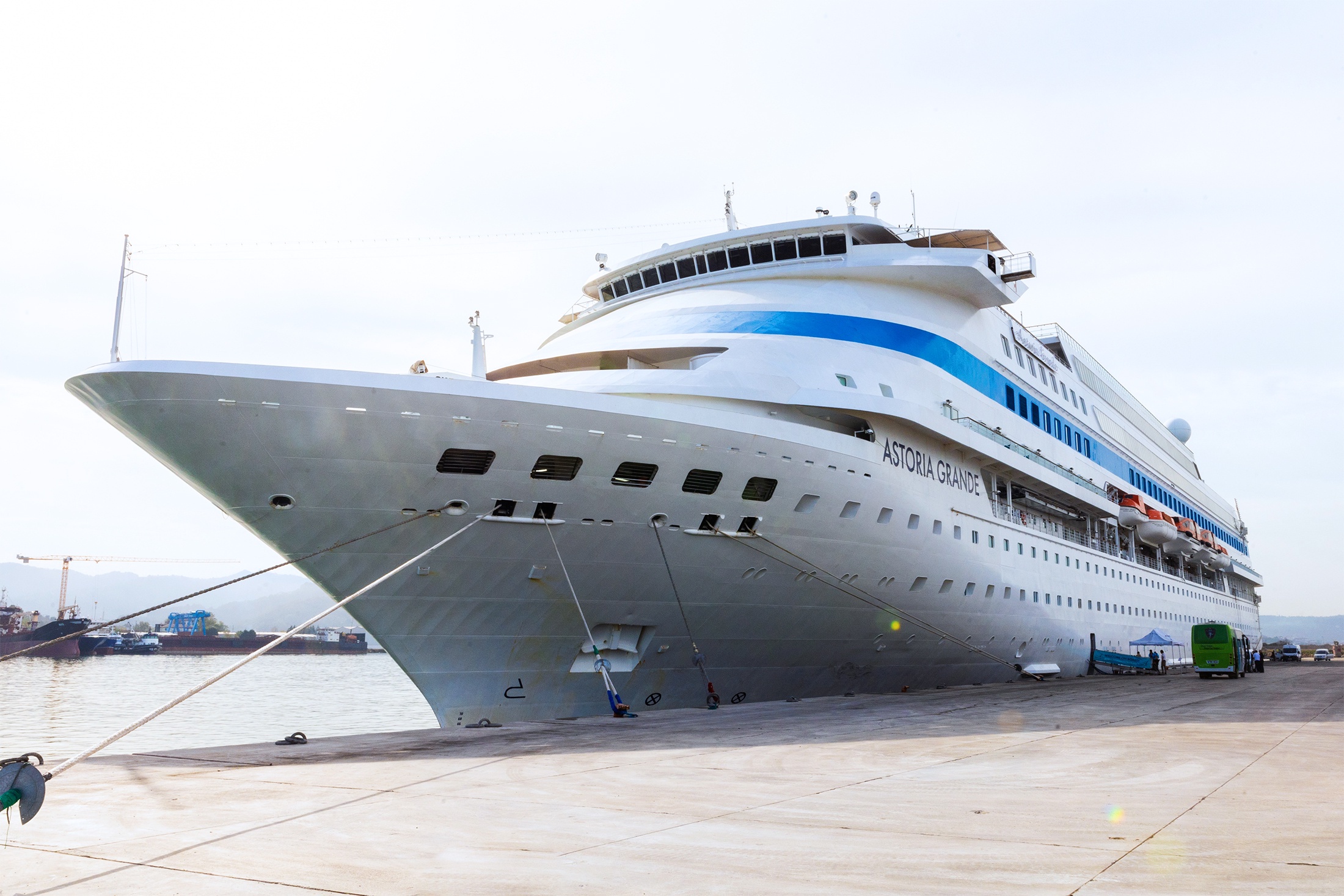 Несмотря на межсезонье, морские путешествия бронируют весьма активно.