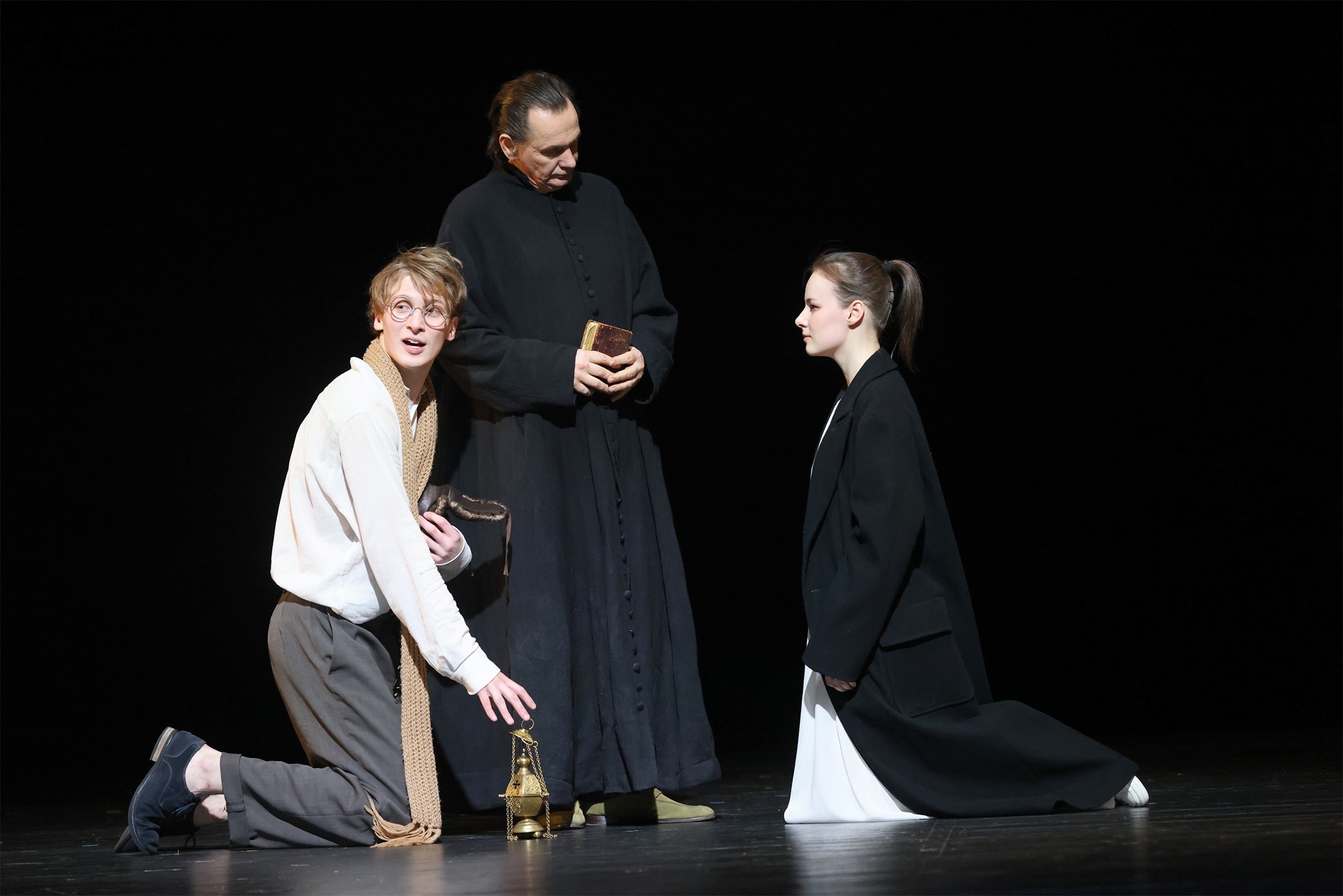 Ромео и Джульетта оказываются  в мире, напрочь лишенном добра  и света.