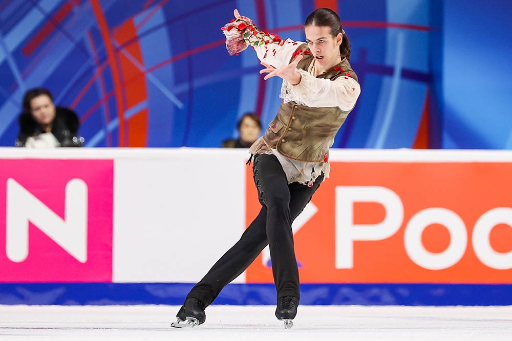 Костюм Петра Гуменника к программе "Парфюмер" занял третье место по итогам голосования читателей Vogue Italia.