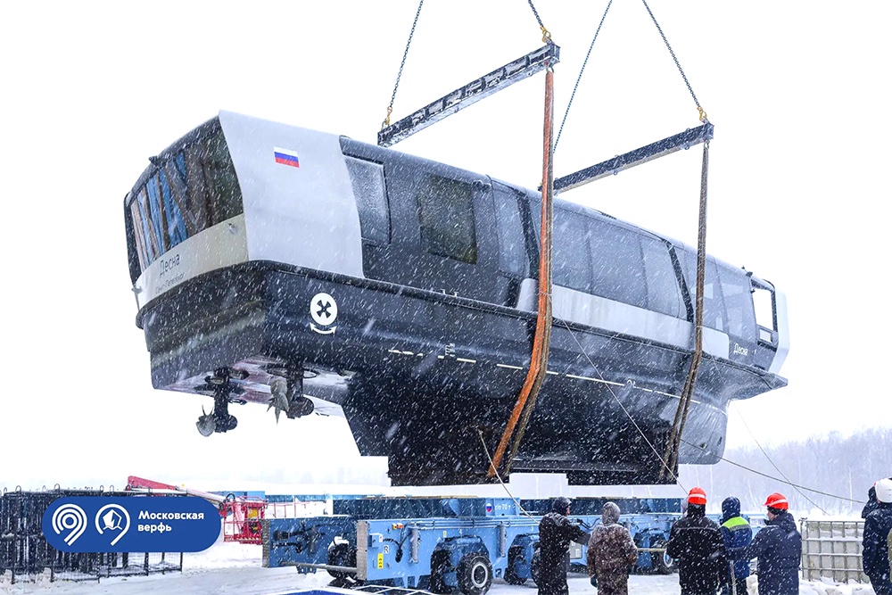 Первые четыре электрических речных трамвайчика пришли на техническое обслуживание в новую судоверфь.