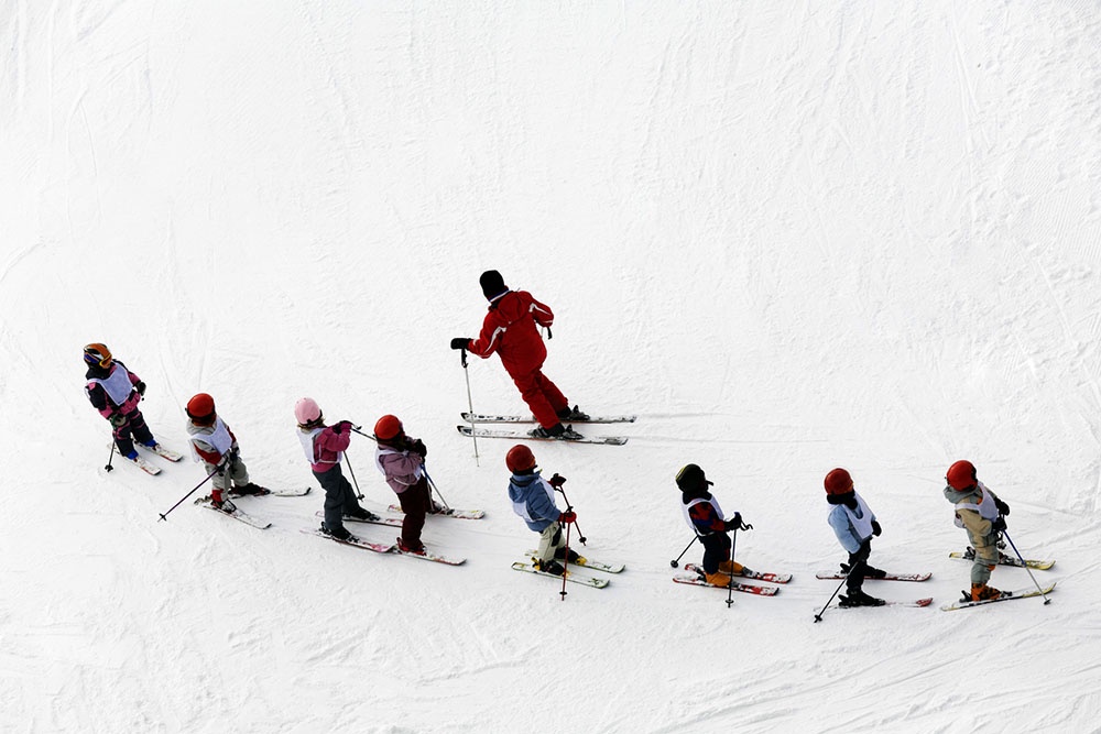 Горнолыжные курорты и частные инструкторы: в 2026 году власти готовят новые правила - обязательную аттестацию и страхование для легальной работы.