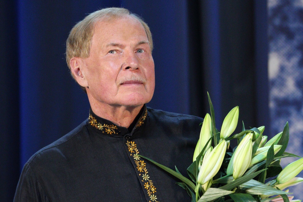 "Для меня и Беларусь, и Россия одинаково дороги. Я себя чувствую гражданином обеих стран", - признается артист.