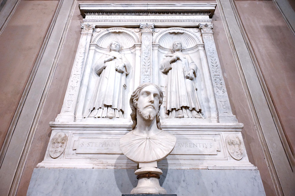 Автора бюста помогли установить архивы.