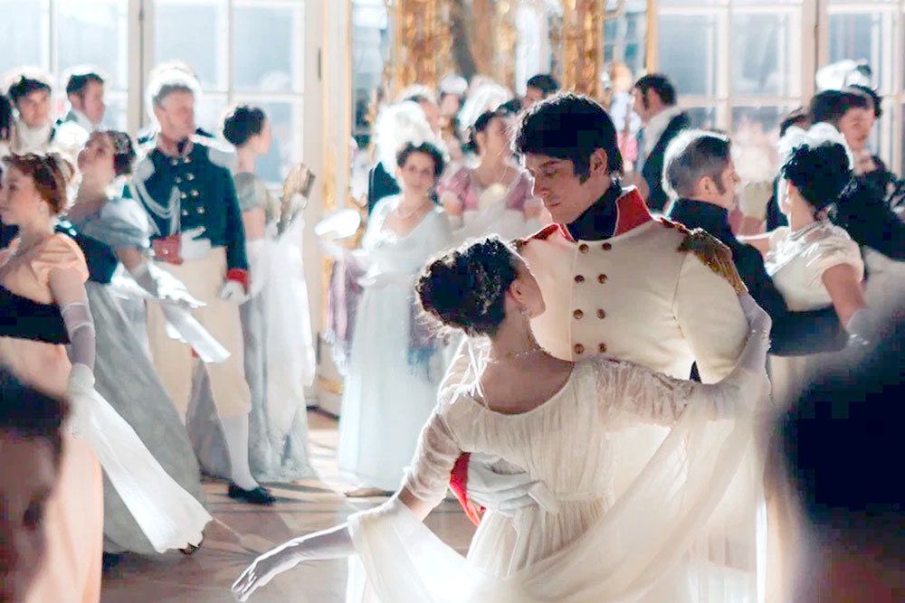 Сцена первого бала Наташи Ростовой - ключевая и в романе, и в фильме "Война и мир".