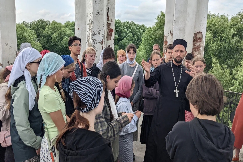 Отец Владислав считает: с подростками нужно быть предельно откровенными.