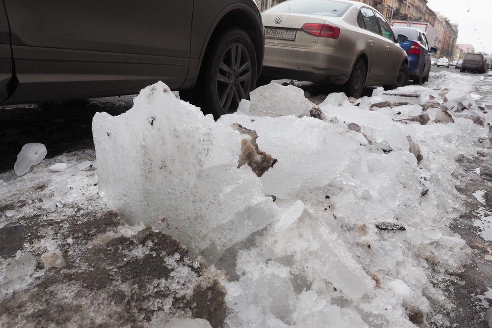 При травме от падения льда первым делом нужно обратиться в травмпункт. При травме от падения льда первым делом нужно обратиться в травмпункт.