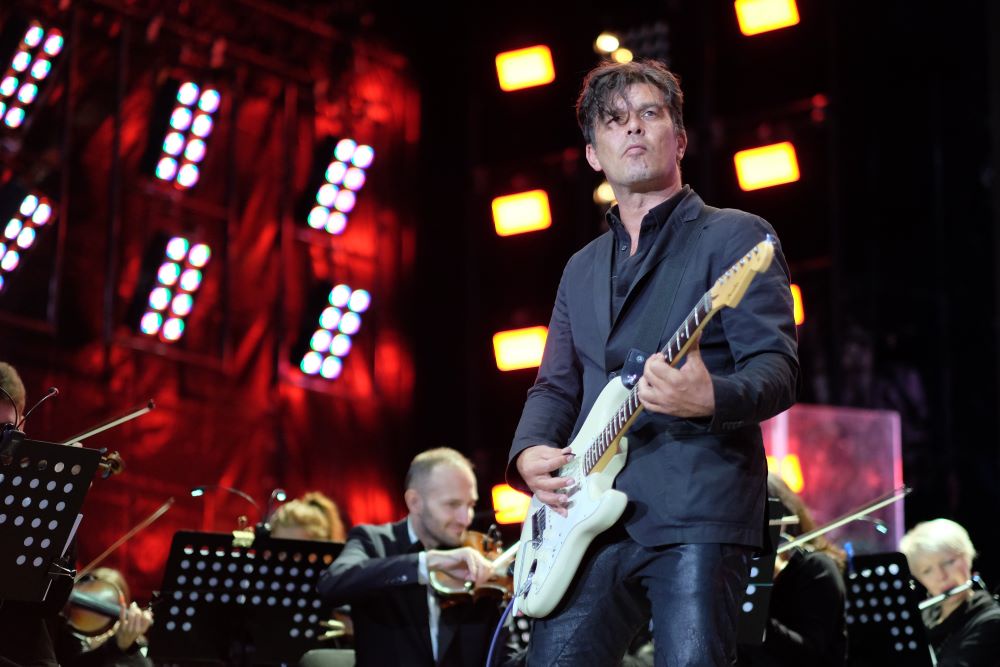 Задача проекта "Симфоническое КИНО" - соединить современный рок с классической музыкой.