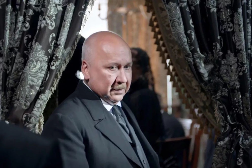 Кадр из фильма "Адвокатъ Ардашевъ. Маскарад со смертью".