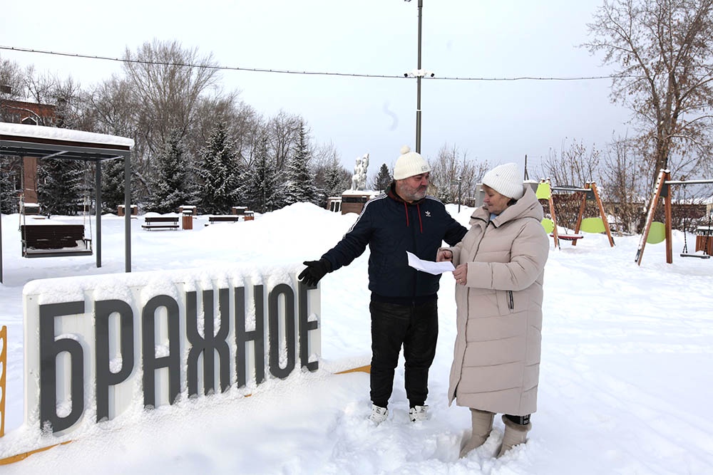 Пока чиновники молчат, селяне продолжают залезать в долги.