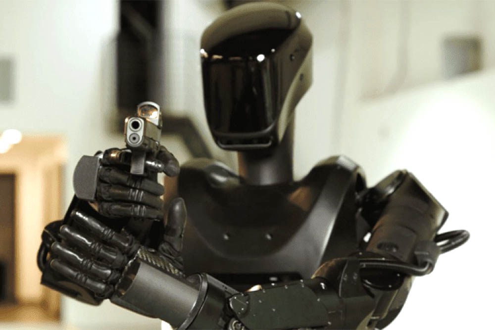 Эксперты недоумевают, зачем робота обучать пользоваться оружием, если легче создать робот-пулемет.