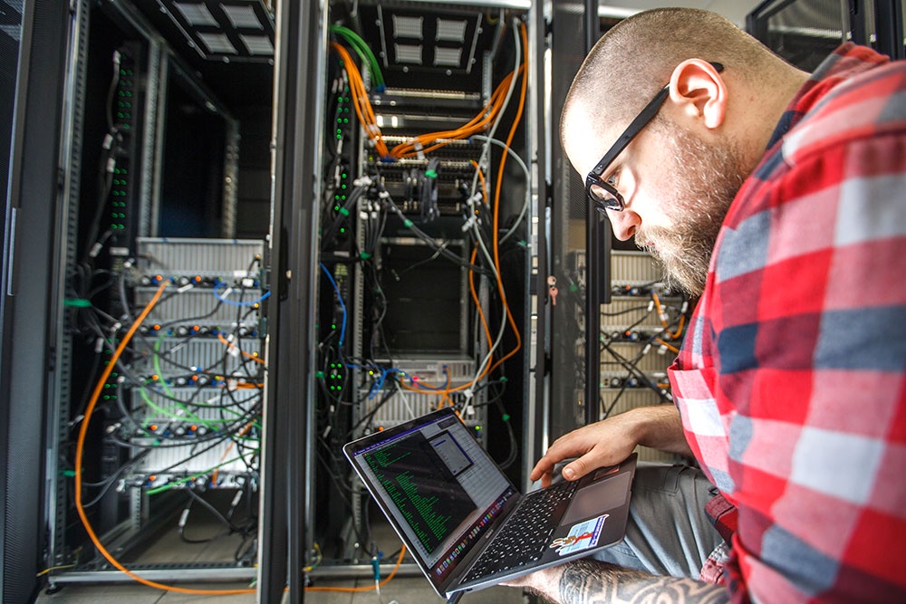 В числе самых высокооплачиваемых в IТ - специалисты по кибербезопасности и опытные разработчики.