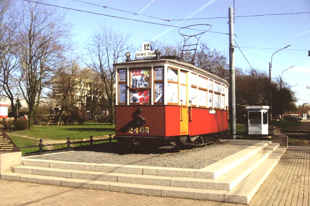 Для петербуржцев этот трамвай - вне зависимости от его статуса - памятник и один из символов Победы.