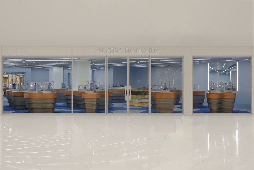 Новый бутик Alrosa Diamonds площадью 180 кв.м разместился на первом этаже торговой галереи "Времена Года".