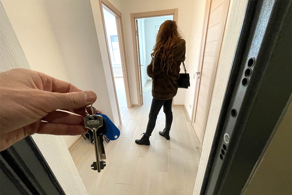 Незамужних женщин среди покупателей квартир в новостройках почти втрое больше, чем холостых мужчин.