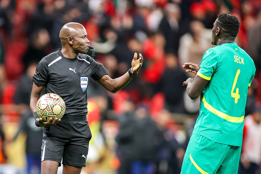 Сенегальцев хотят наказать за уход с поля в финале с Марокко в знак протеста против решений судьи.