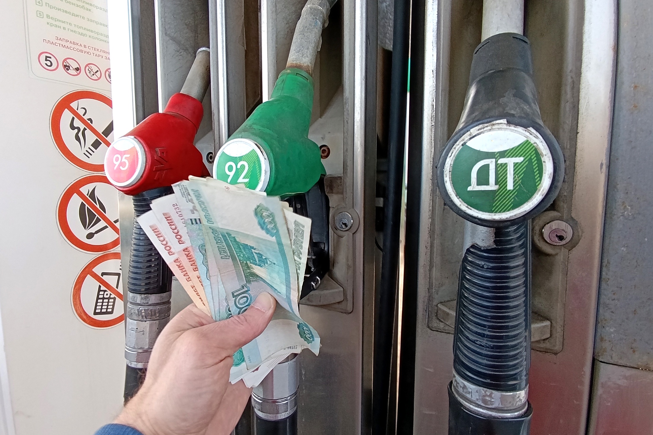 На АЗС цены растут, но не быстро, немного отставая от средней потребительской инфляции.