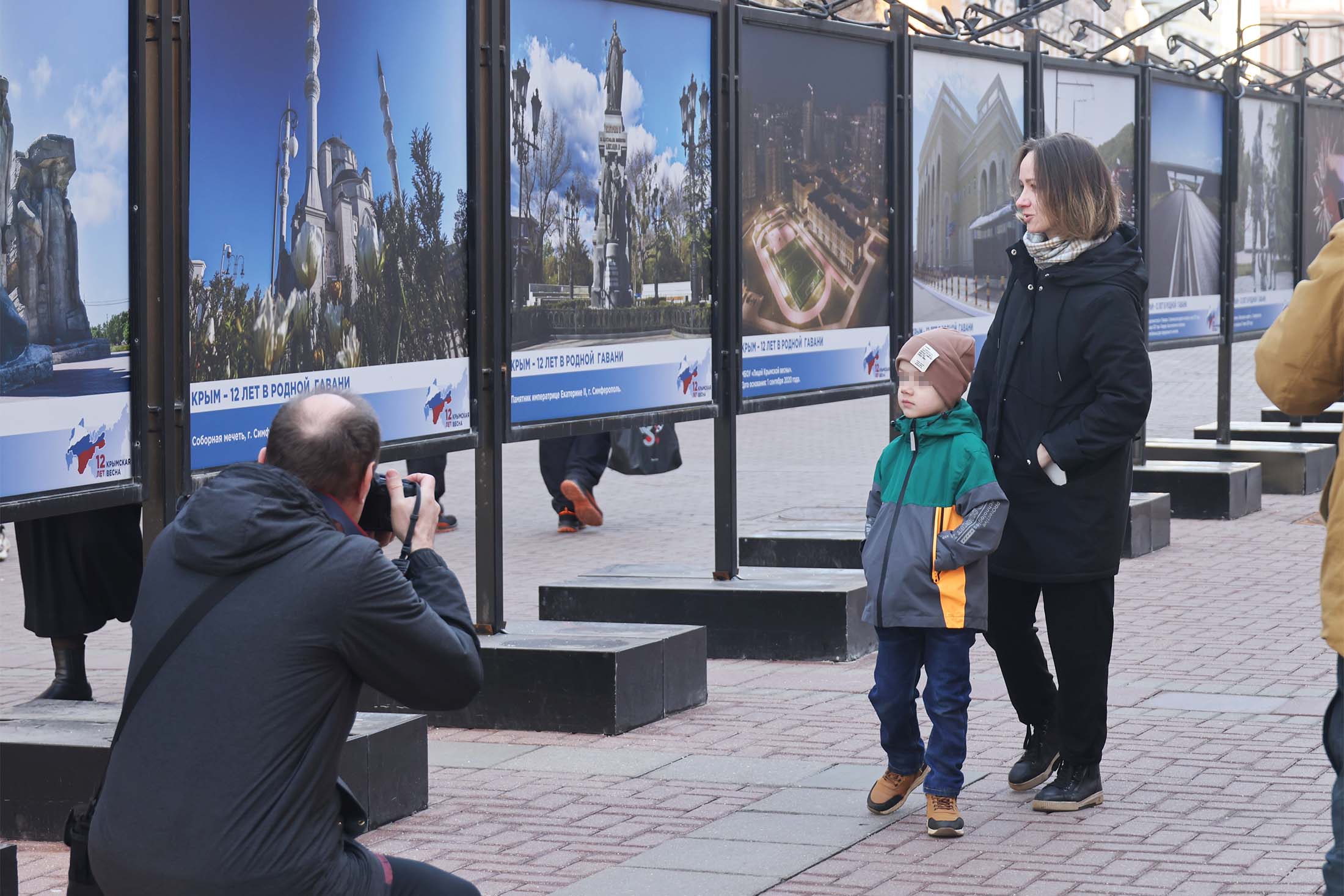 По фотографиям на Арбате можно изучать историю. Каждый снимок - прыжок сквозь время.