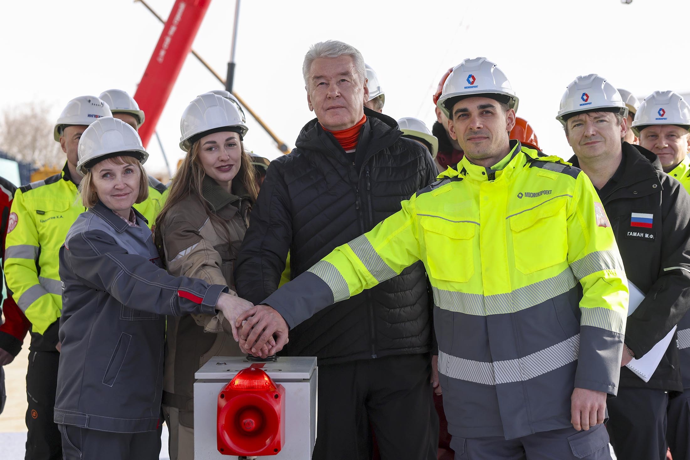 Сергей Собянин вместе с метростроителями дали старт щиту "Ольга" для проходки тоннеля от станции "Кленовый бульвар" до "Курьяново".