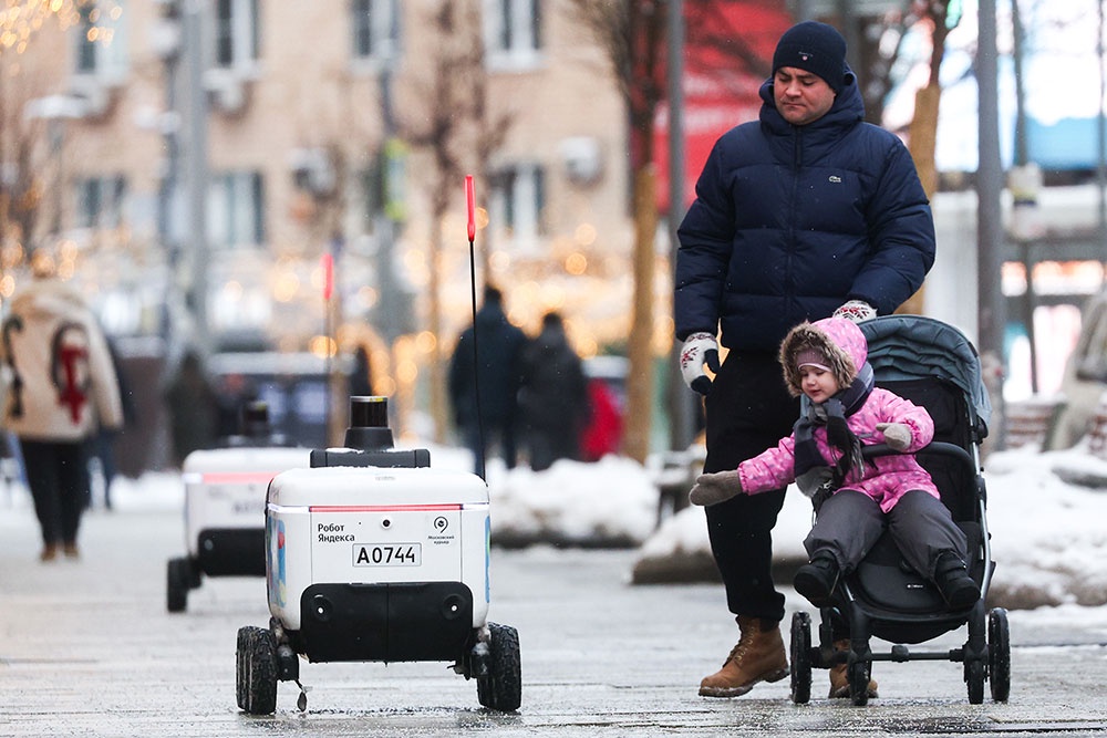 Роверы становятся полноценными элементами городской среды.