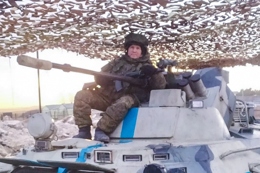 Фара уже долго колесит на различной технике по дорогам войны.