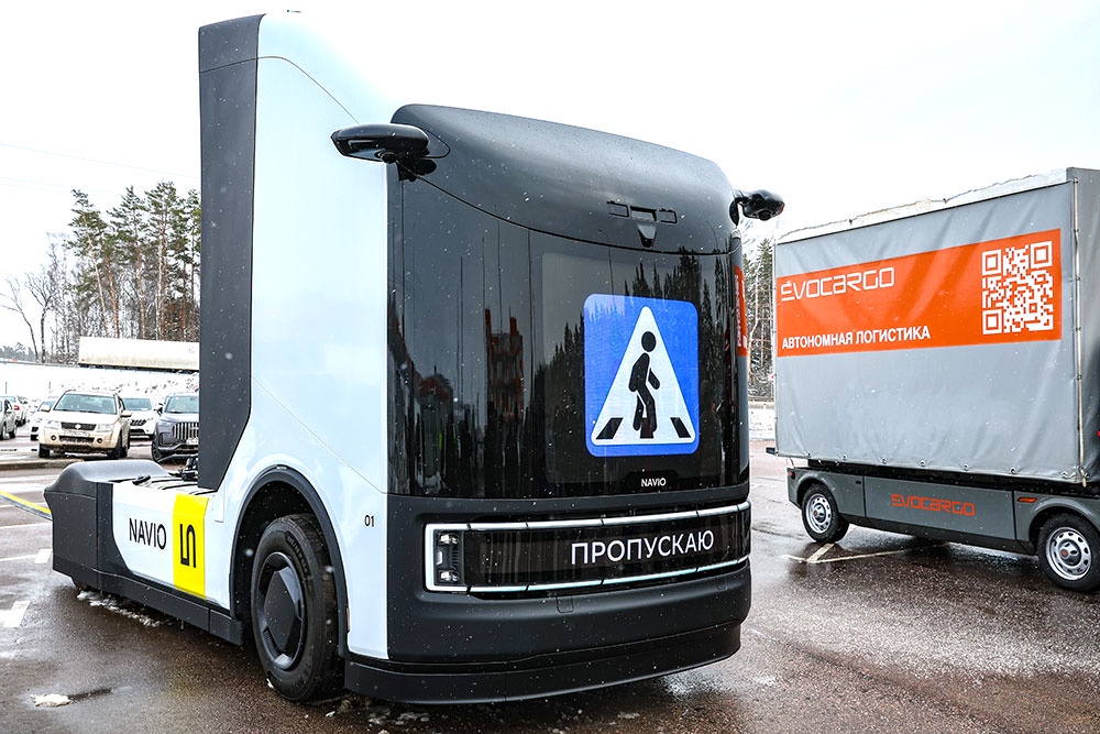 Полностью автономный российский беспилотный седельный тягач Navio L5 уже тестируется на ЦКАД и М-11 "Нева".