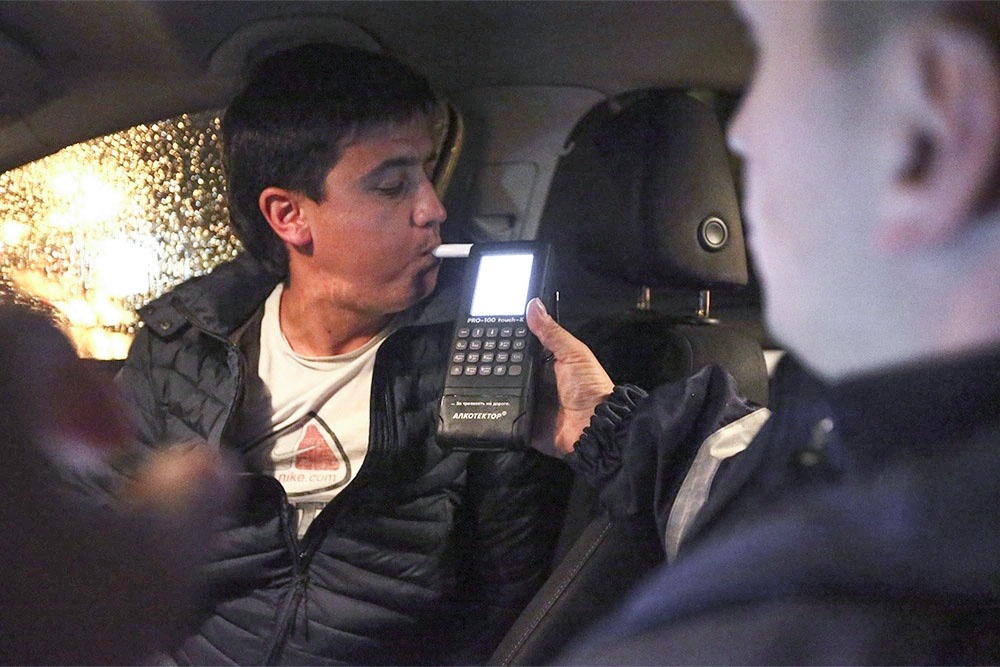 Процедура оформления нетрезвых водителей может стать проще. Только выдох - и галочка в протоколе.