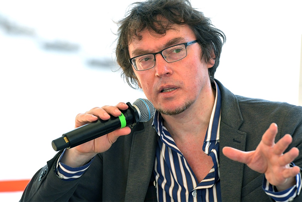 Дмитрий Воденников: Поэт чувствует то, что не чувствует сперва большинство людей.