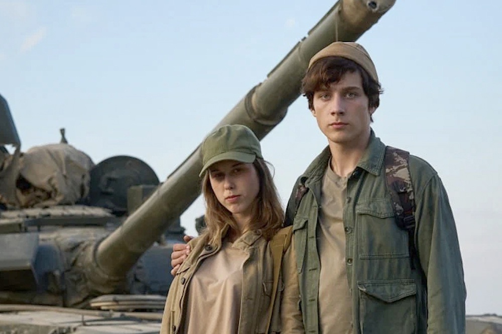 Новые "тимуровцы" тоже помогают людям, но уже так, как это особенно нужно в наши дни.