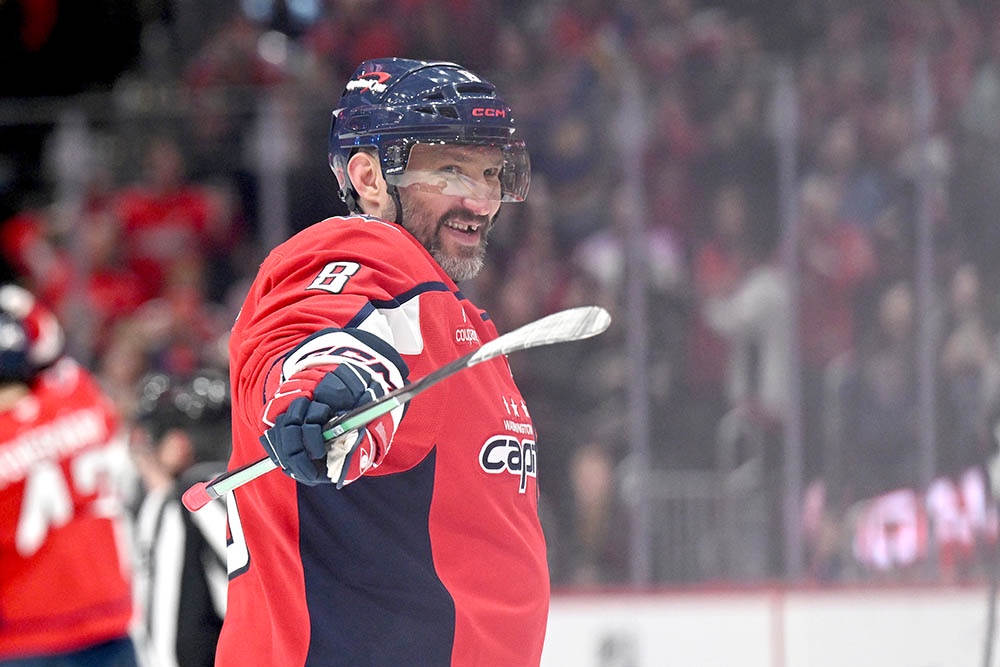 В свои 40 лет Александр Овечкин по-прежнему получает удовольствие от хоккея. И бьет рекорды.