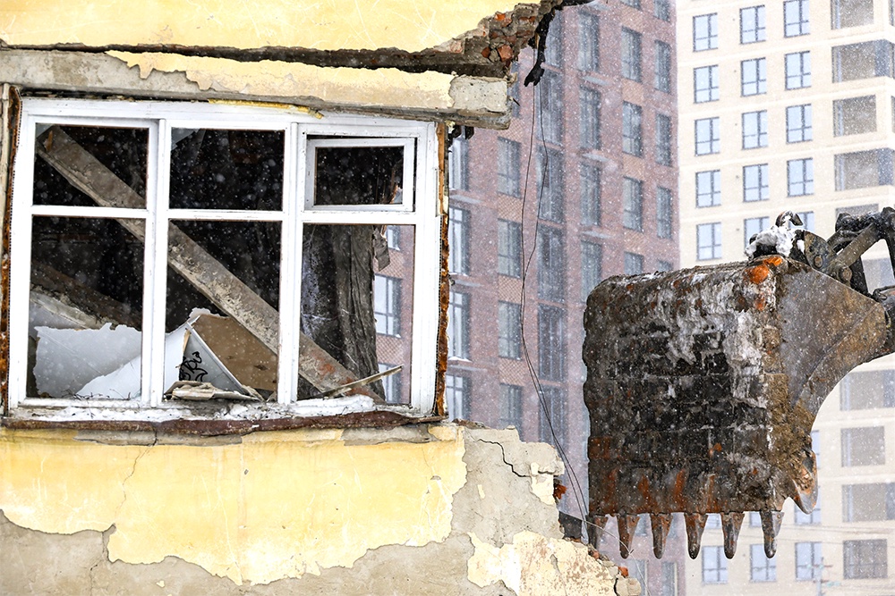 Пока люди ждут компенсации за аварийный дом, проходит немало времени. Поэтому они должны иметь право на индексацию.