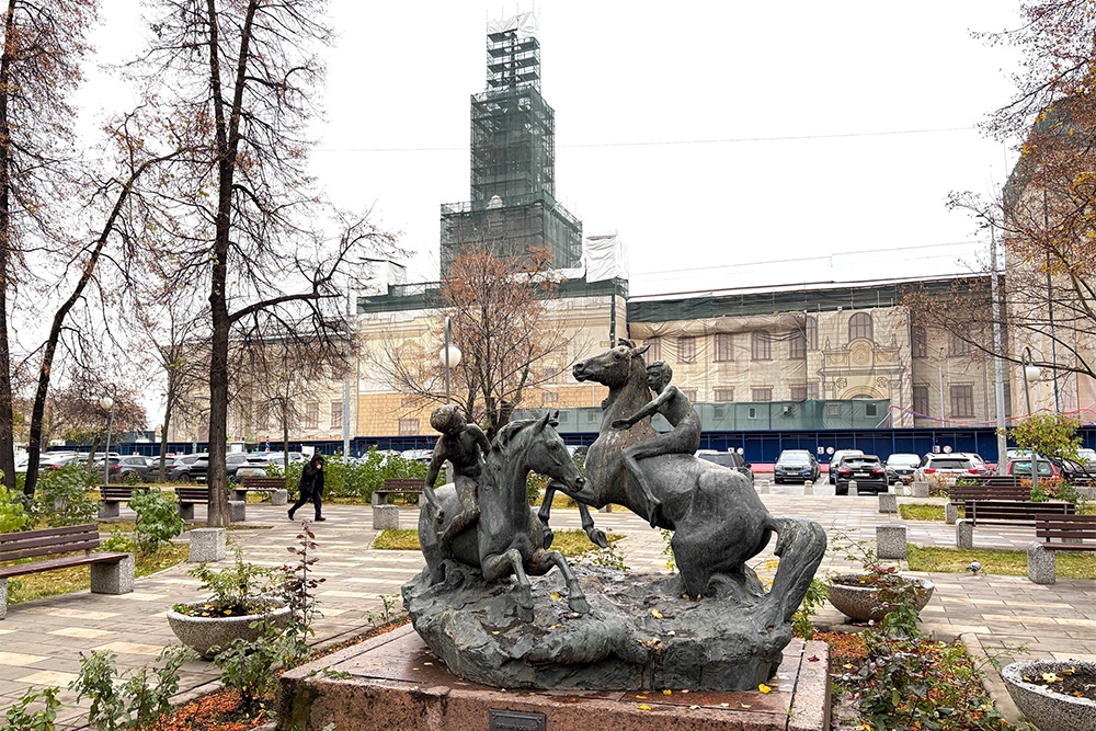 В этом году москвичи увидят обновленным Центральный ипподром, в том числе его главный корпус.