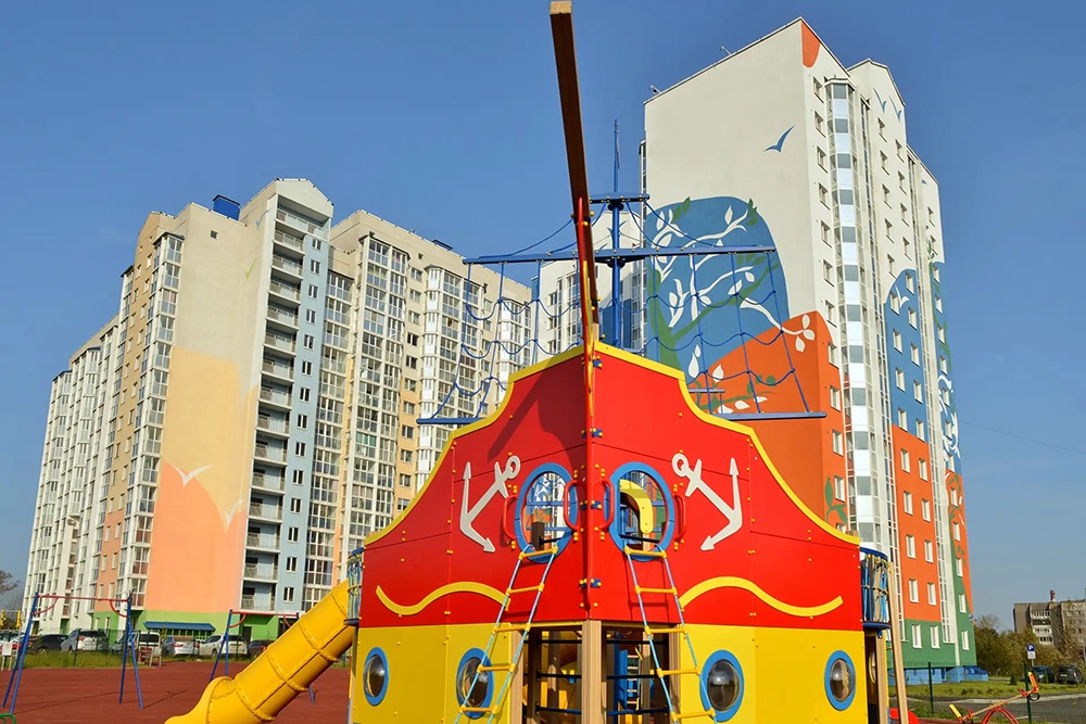 Жилой комплекс химиков стал архитектурной доминантой Северного района города Череповца.