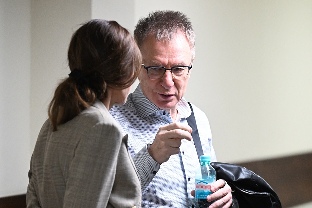 Бизнесмен Александр Галицкий перед началом заседания Тверского суда в Москве. Бизнесмен Александр Галицкий перед началом заседания Тверского суда в Москве.