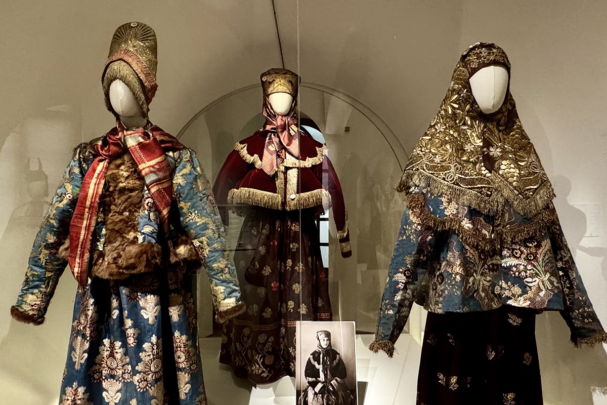 Женский костюм. Костромская и Нижегородская губернии. Вторая половина XIX в. Женский костюм. Костромская и Нижегородская губернии. Вторая половина XIX в.