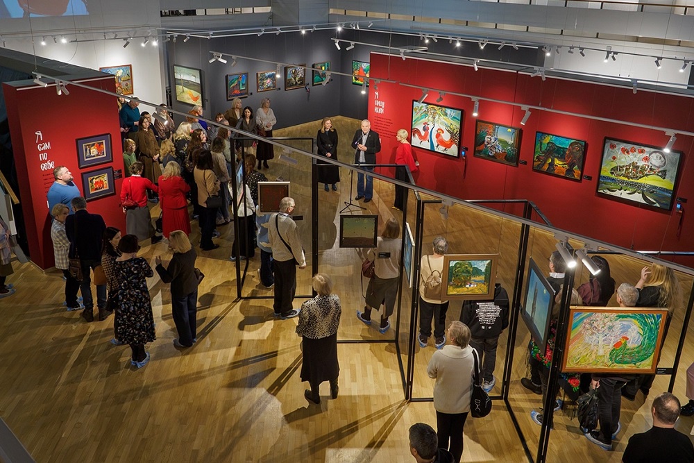 В экспозицию вошло более 100 живописных произведений 1970-1996 годов.