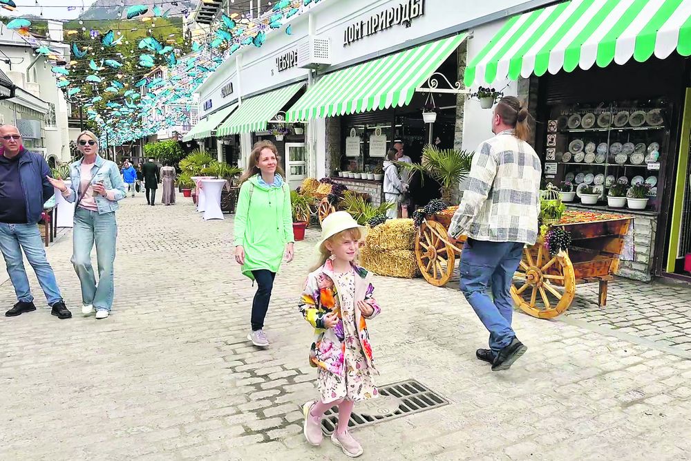 Алупка привлекает туристов гостеприимством и великолепными видами