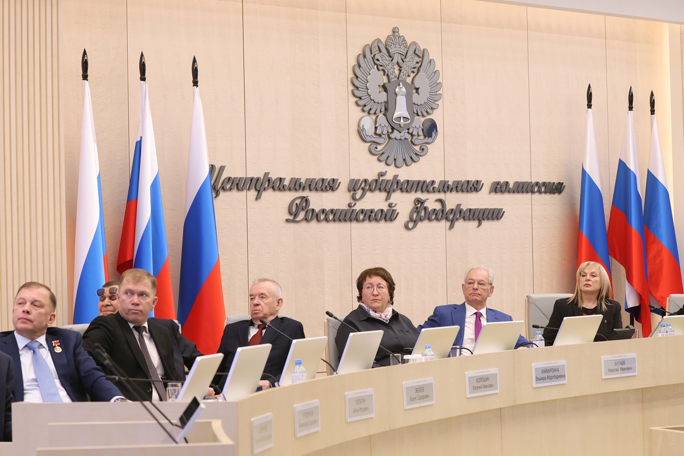 Члены нынешнего состава Центризбиркома собрались на заключительное заседание.